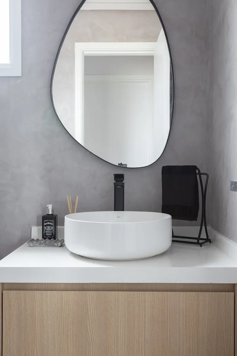 Lavabo com bancada em pedra